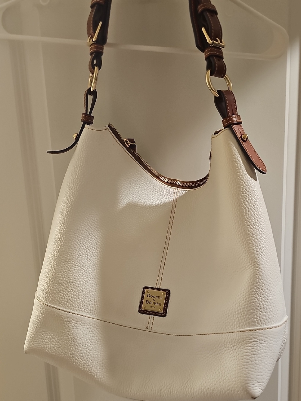 Beautiful Dooney & Bourke White and Brown Hobo Bag